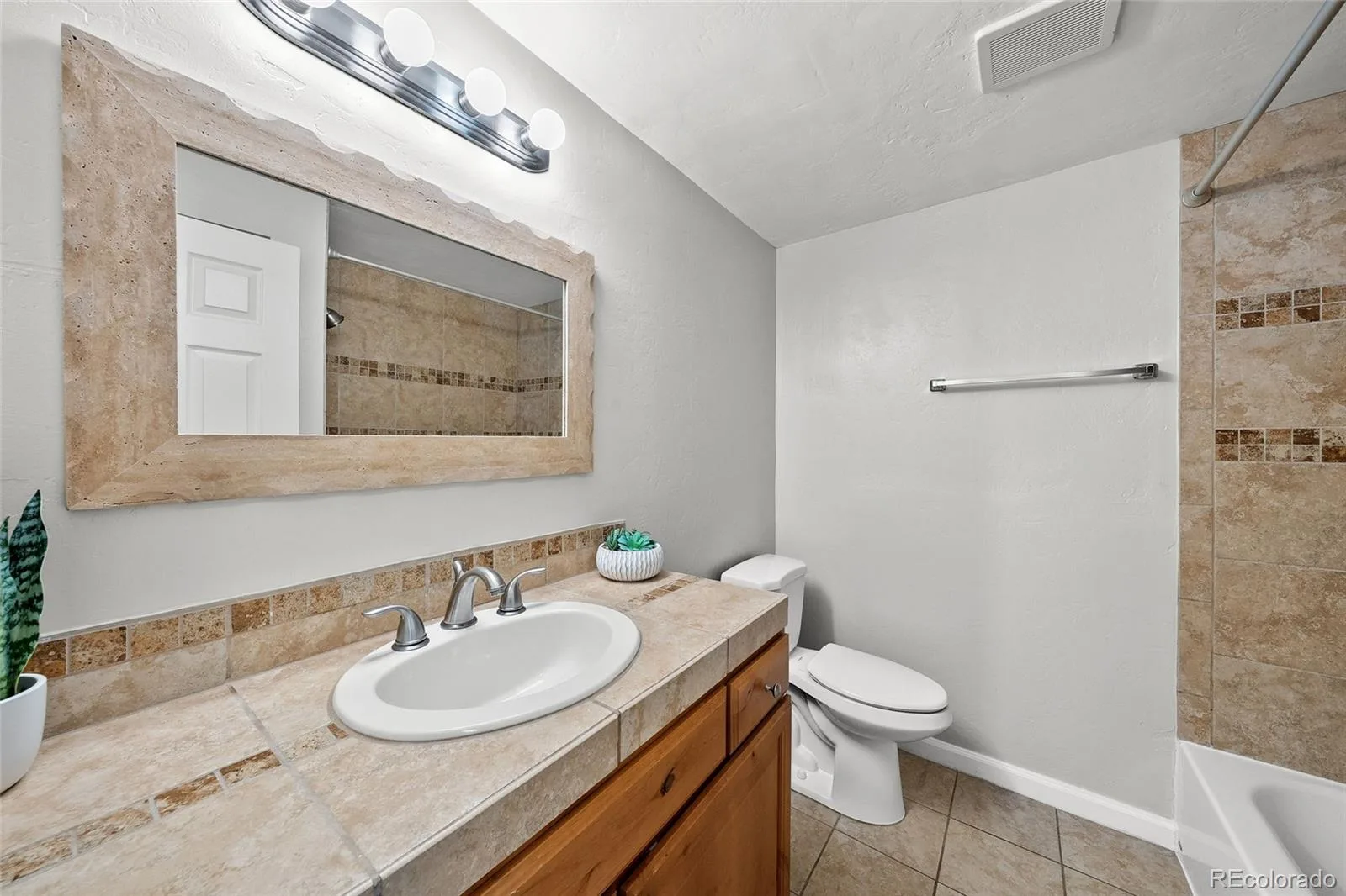 4676 S Lincoln Street Englewood CO 80113 | MLS #REC6400055 08202026000509 1600 13