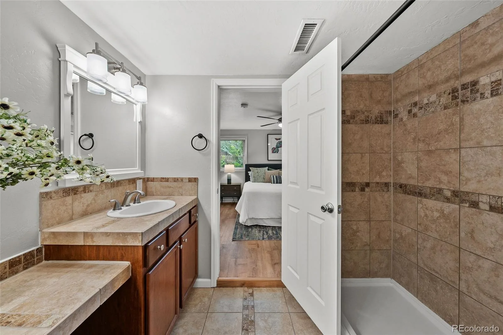 4676 S Lincoln Street Englewood CO 80113 | MLS #REC6400055 08202026000509 1600 23