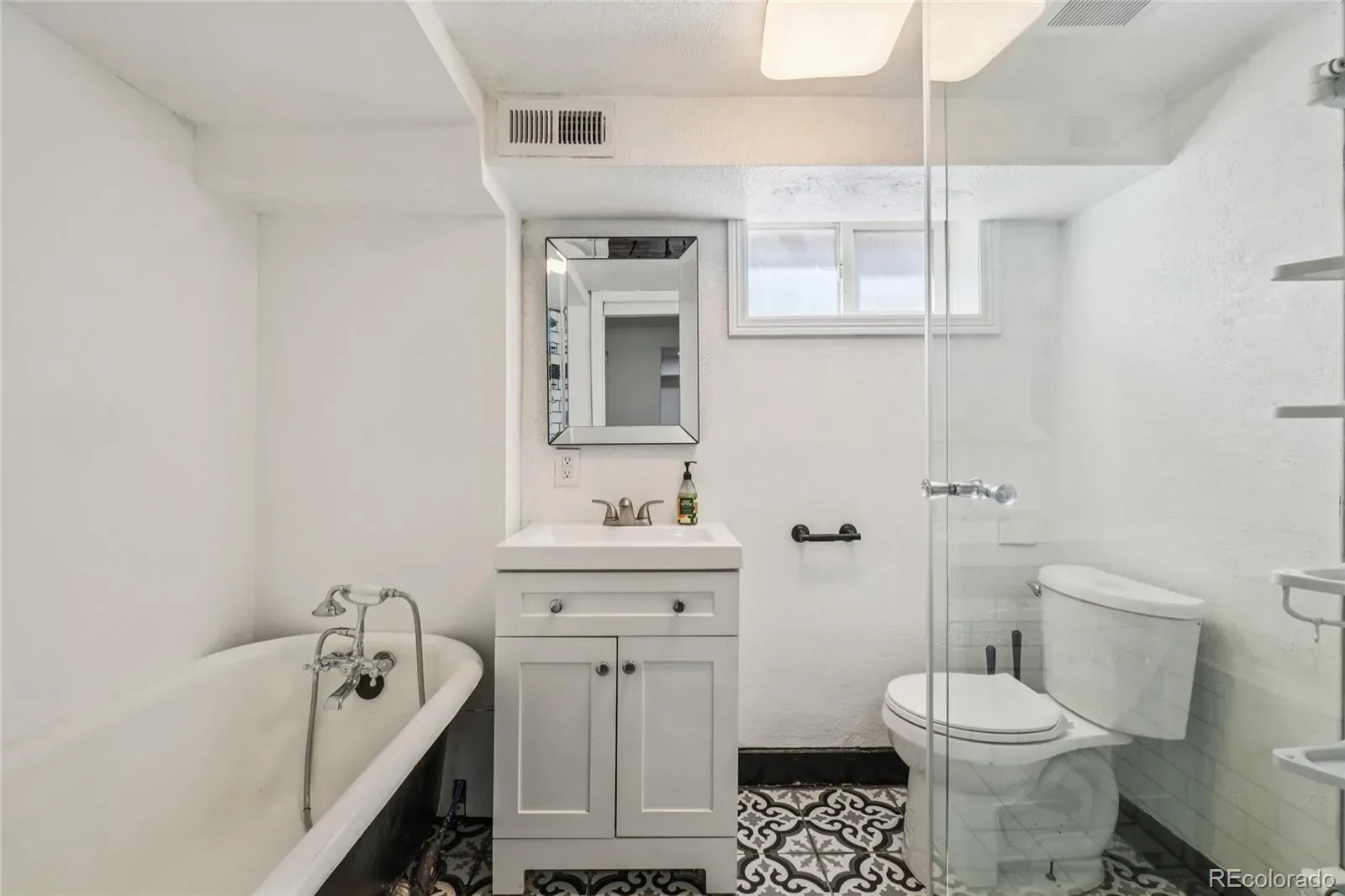 03142026011943 1600 32