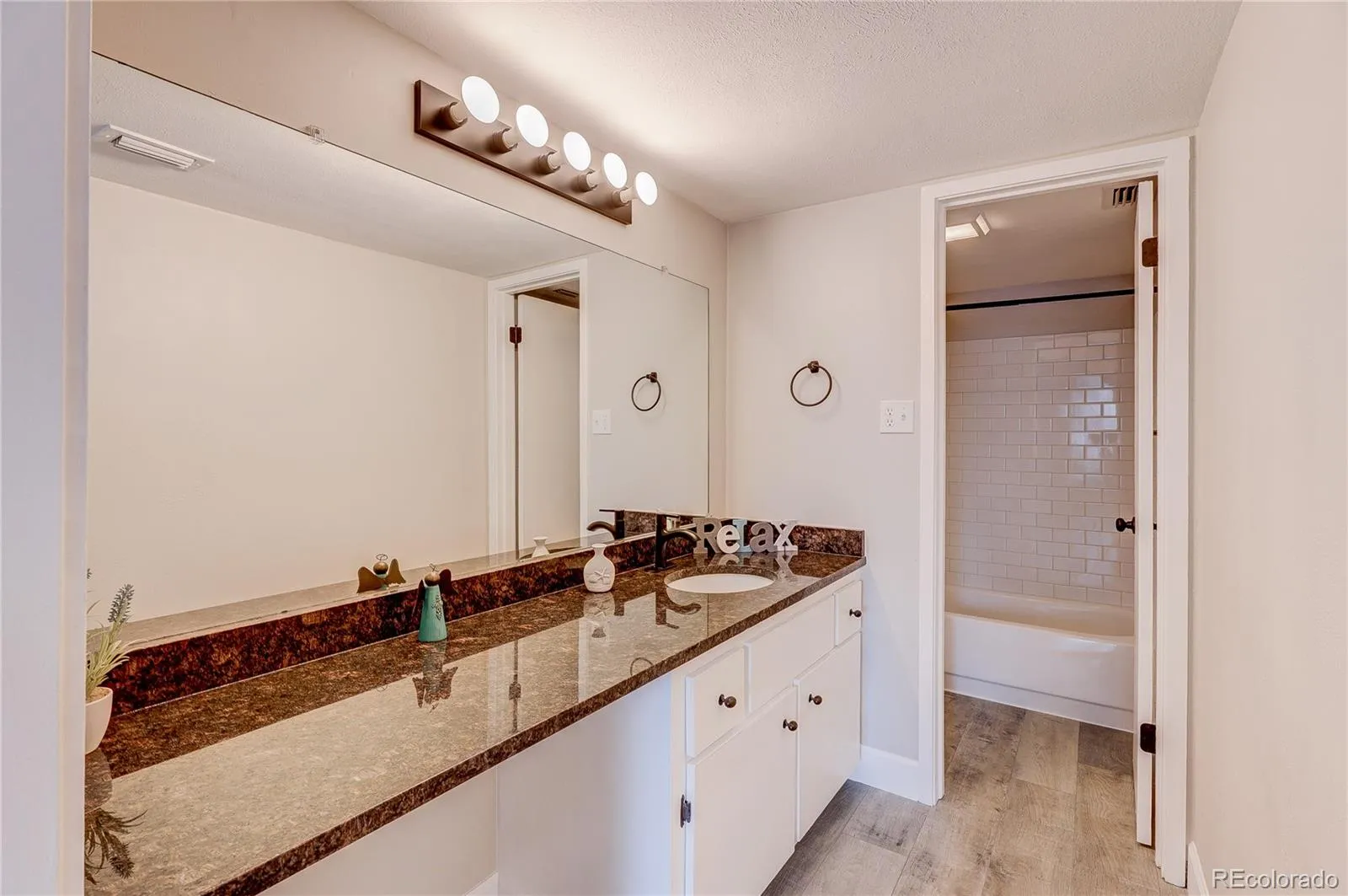 04162026221034 1600 12