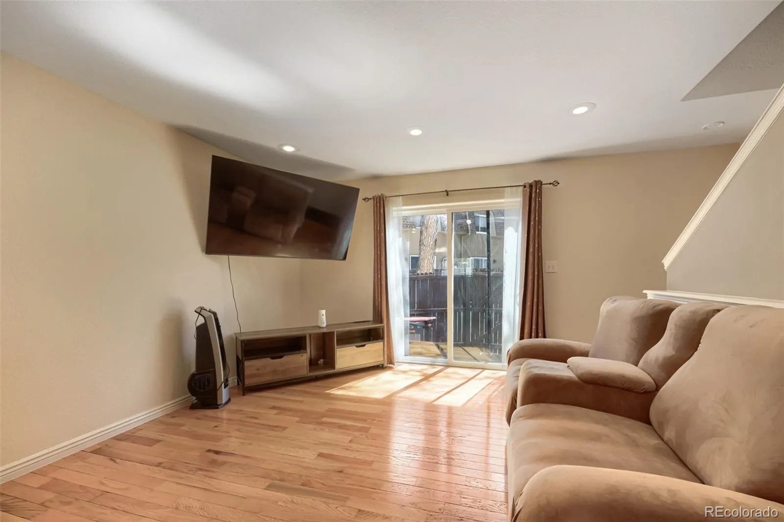 04092026214536 1600 1