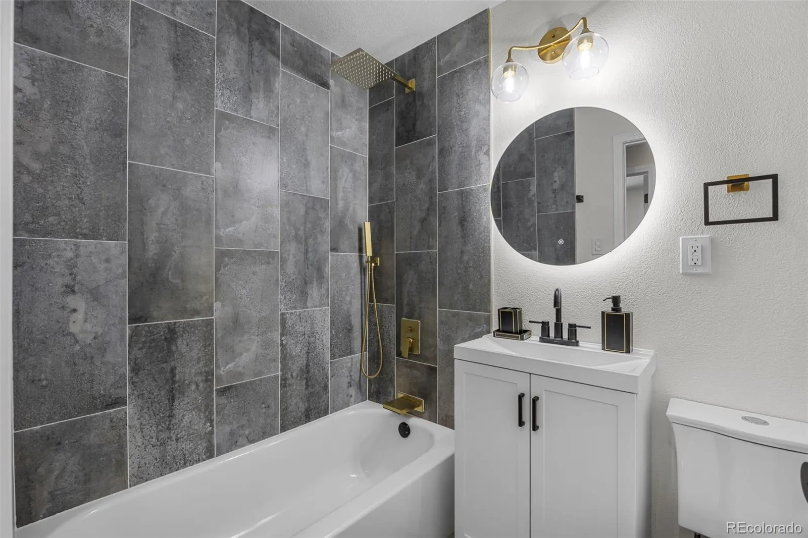 6411 Marshall Arvada CO 80003 MLS #REC6413941 05052026041622 1600 24
