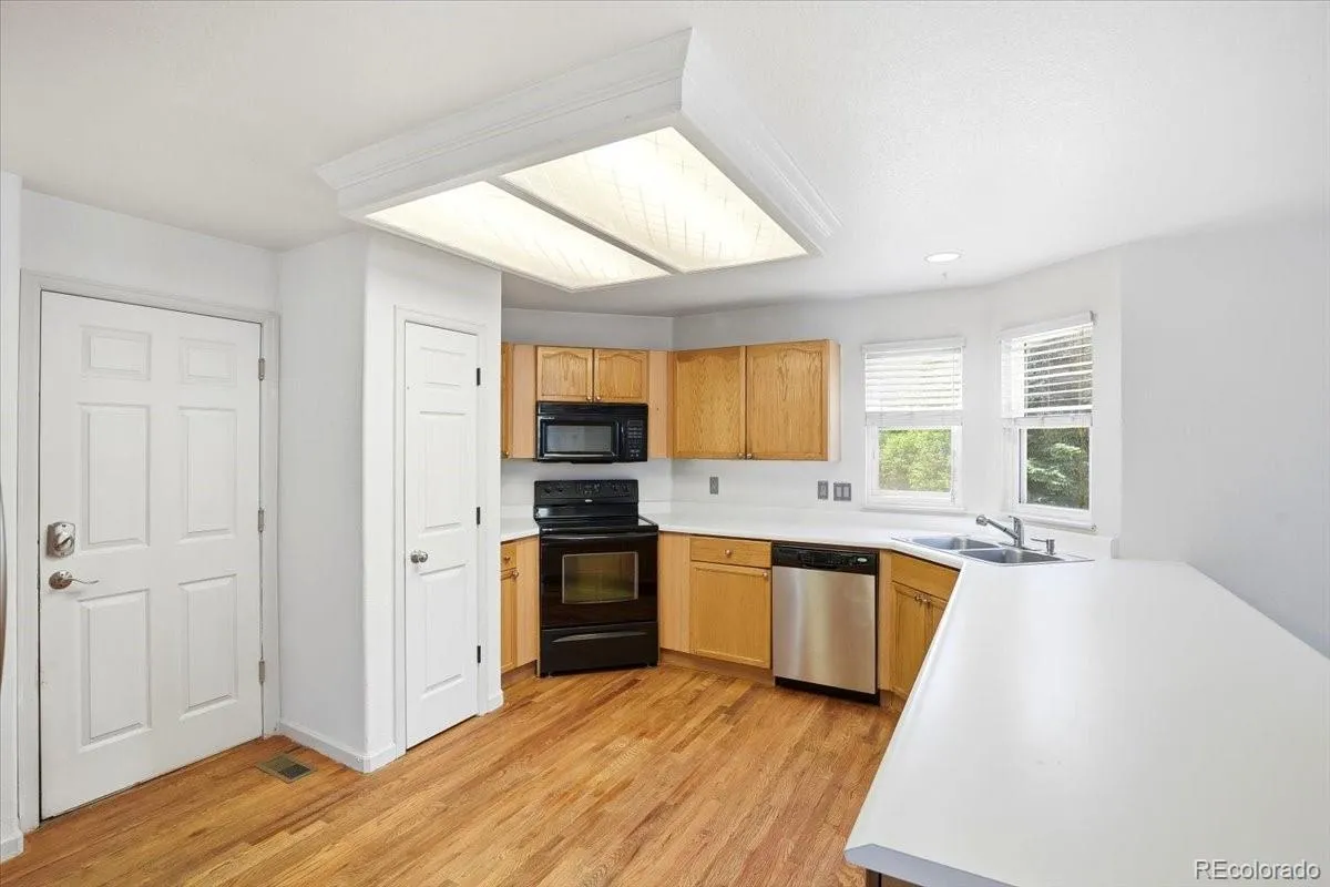 3449 S Espana Court Aurora CO 80013 MLS #REC6421350 05232026103010 1200 16