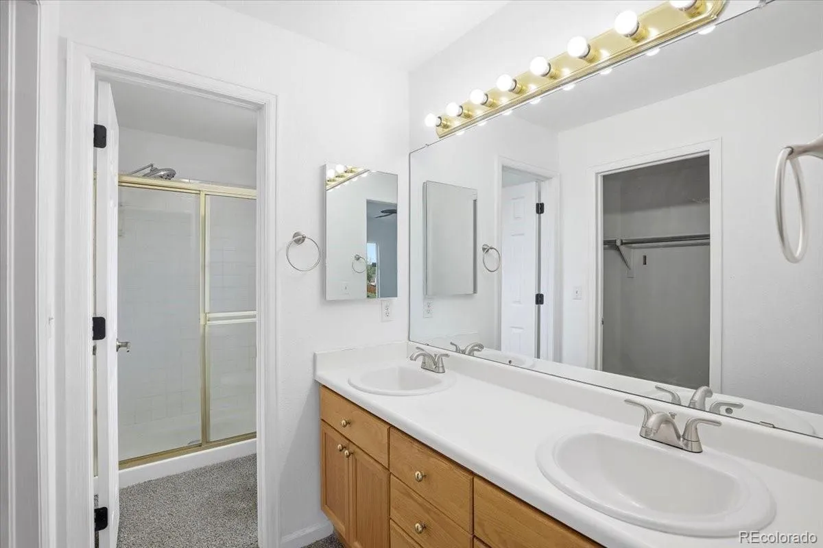 3449 S Espana Court Aurora CO 80013 MLS #REC6421350 05232026103010 1200 27