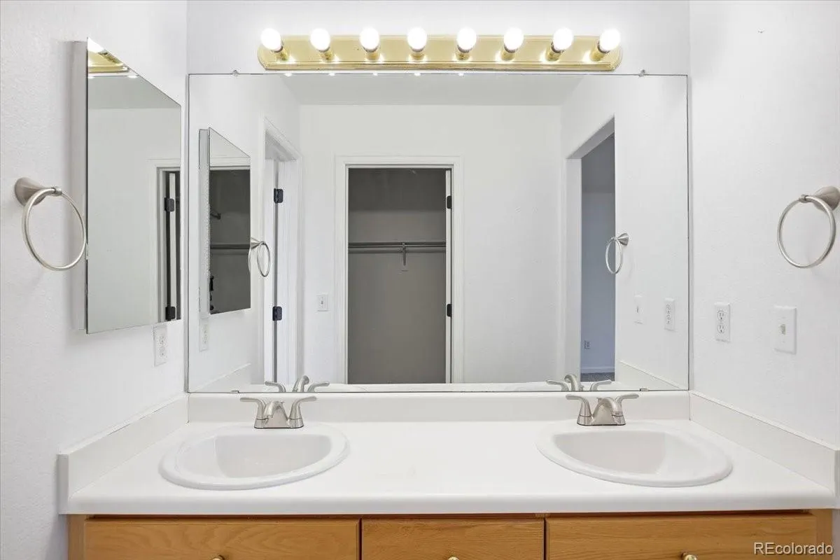 3449 S Espana Court Aurora CO 80013 MLS #REC6421350 05232026103010 1200 28