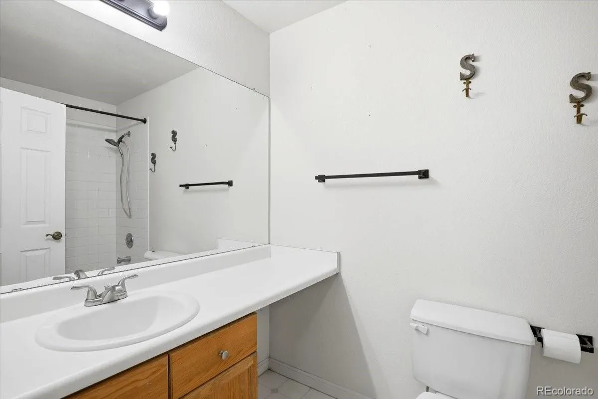 3449 S Espana Court Aurora CO 80013 MLS #REC6421350 05232026103010 1200 37