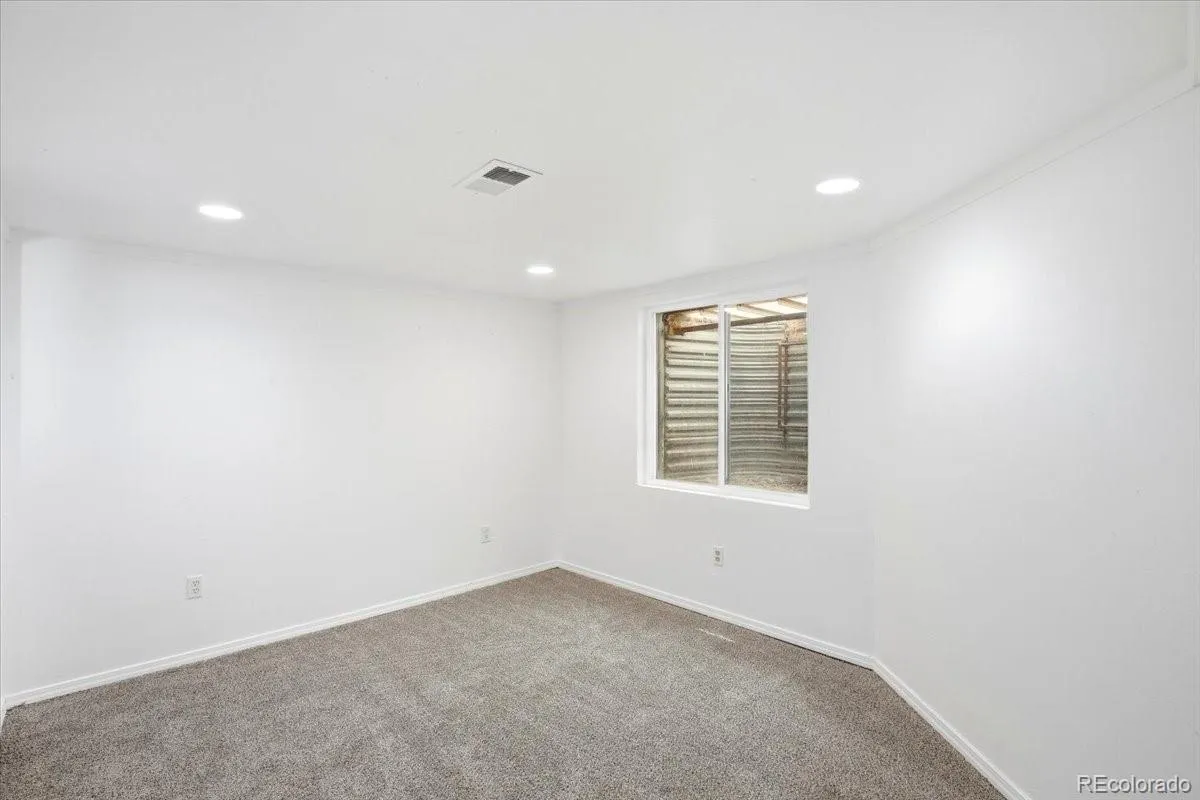 3449 S Espana Court Aurora CO 80013 MLS #REC6421350 05232026103010 1200 44