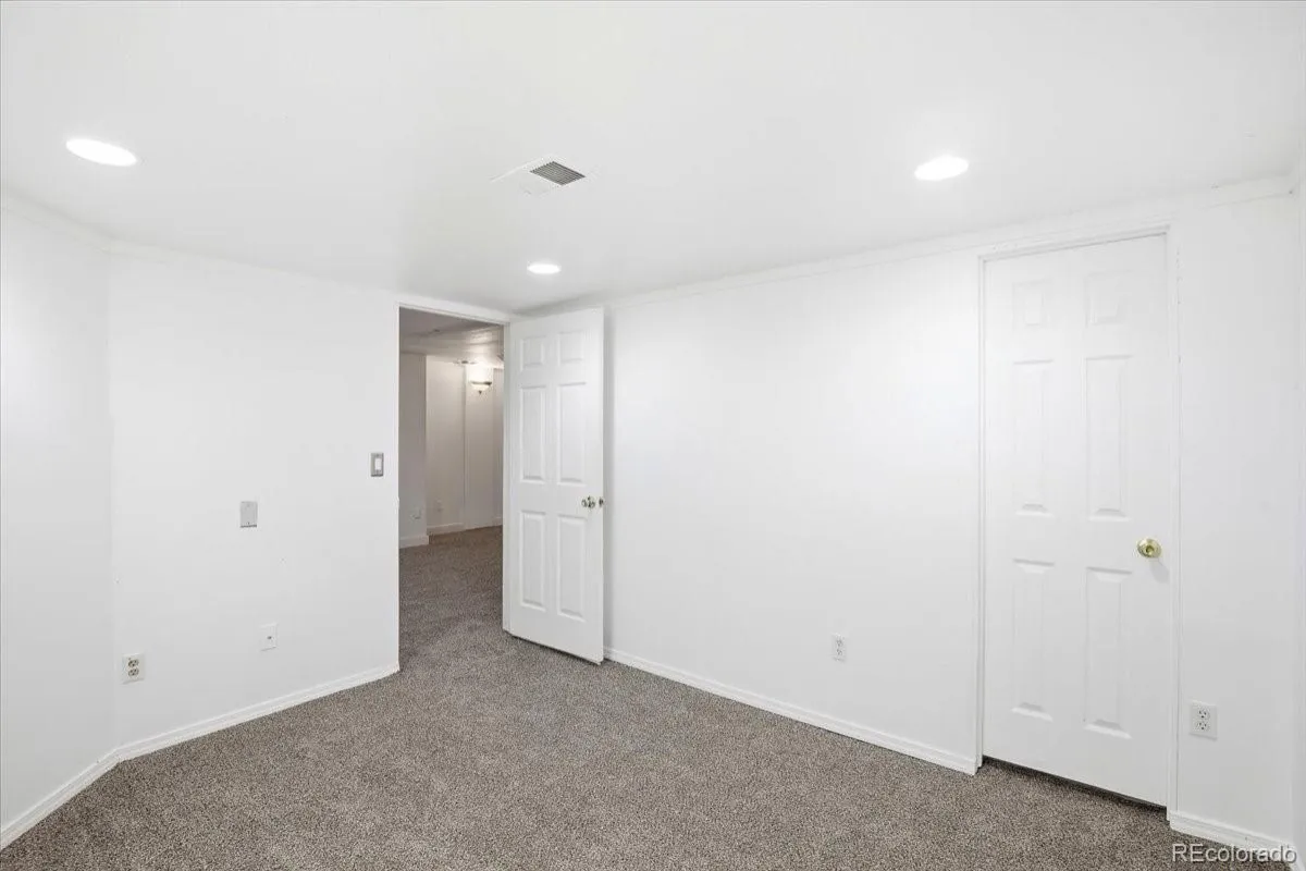 3449 S Espana Court Aurora CO 80013 MLS #REC6421350 05232026103010 1200 45
