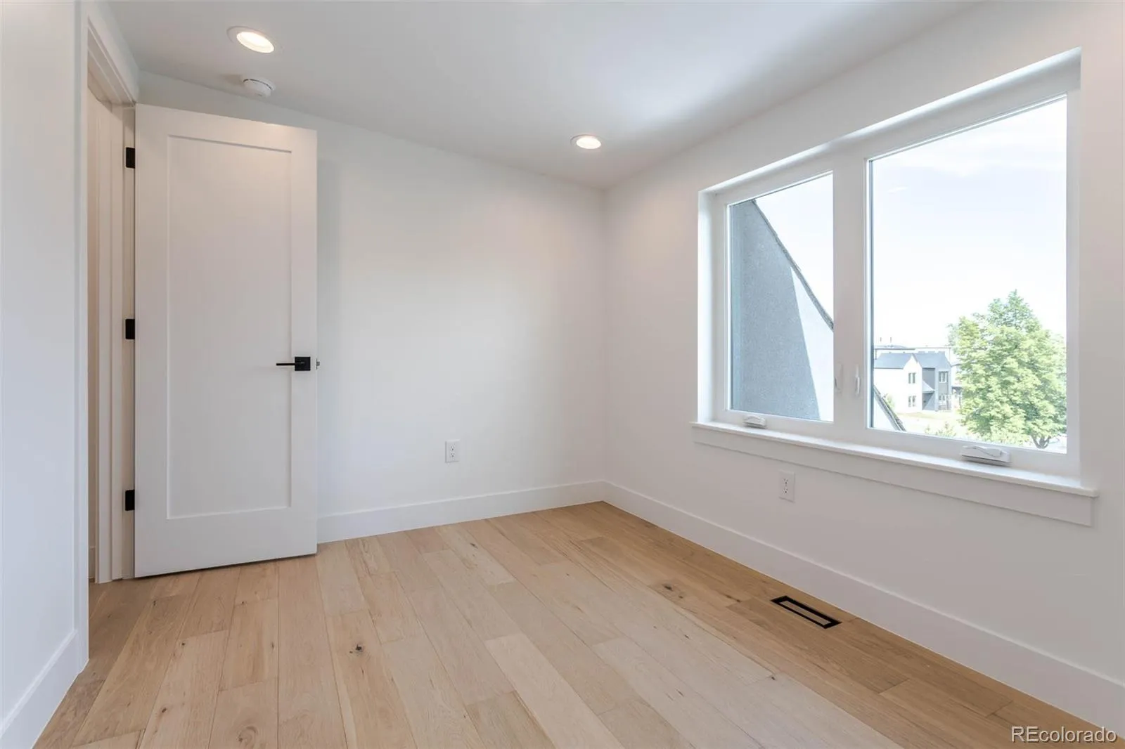 2404 S Cherokee Street Denver CO 80223 MLS #REC6421629 05232026095147 1600 18