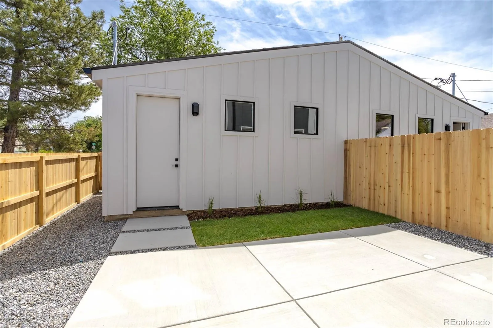 2404 S Cherokee Street Denver CO 80223 MLS #REC6421629 05232026095147 1600 26
