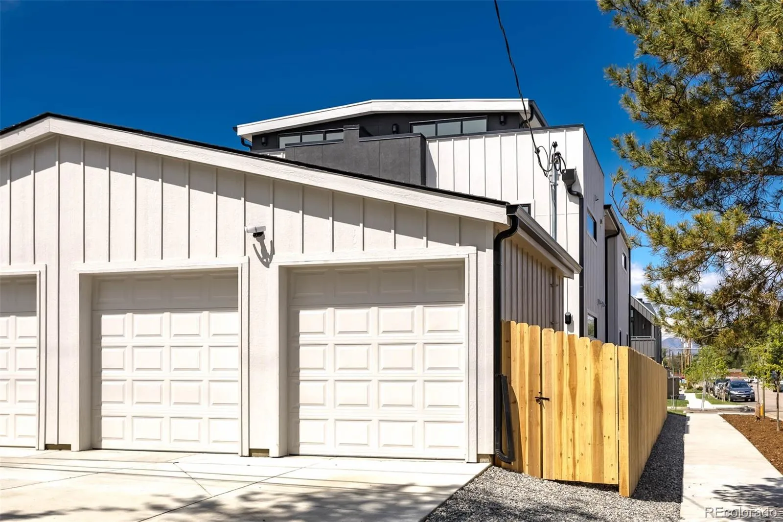 2404 S Cherokee Street Denver CO 80223 MLS #REC6421629 05232026095147 1600 27