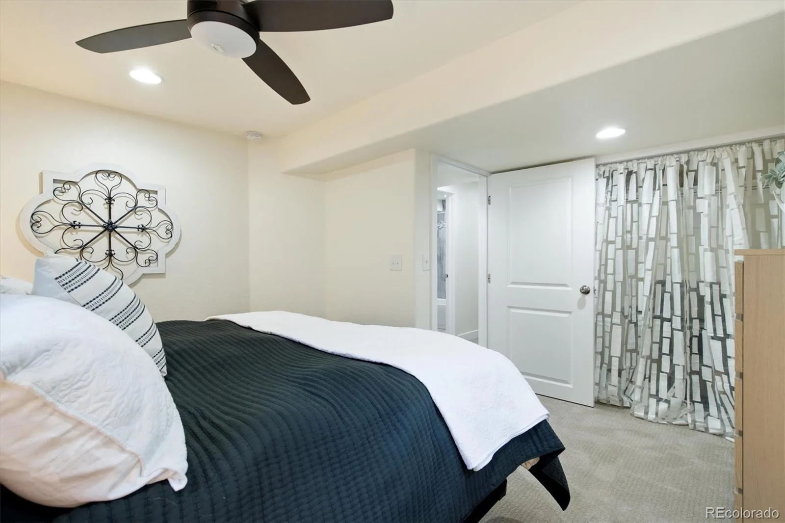 643 Brentwood Street Lakewood CO 80214 | MLS #REC6421972 08292026164733 1600 33
