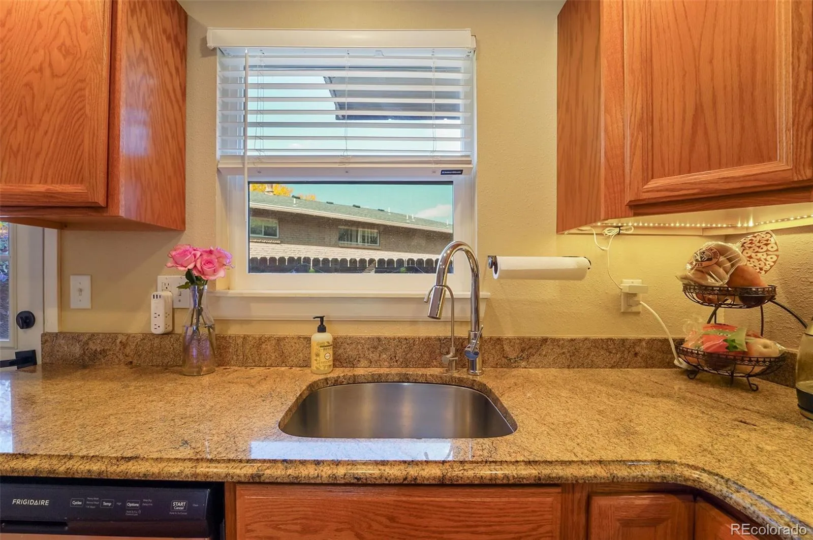 5809 S Pearl Street Centennial CO 80121 | MLS #REC6425004 04132026181032 1600 16