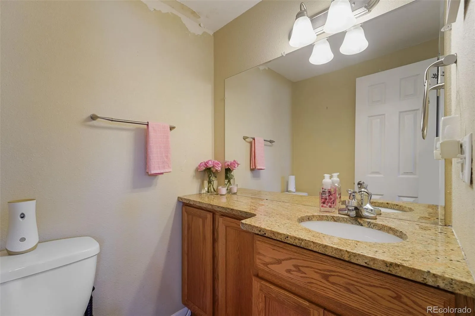 5809 S Pearl Street Centennial CO 80121 | MLS #REC6425004 04132026181032 1600 18