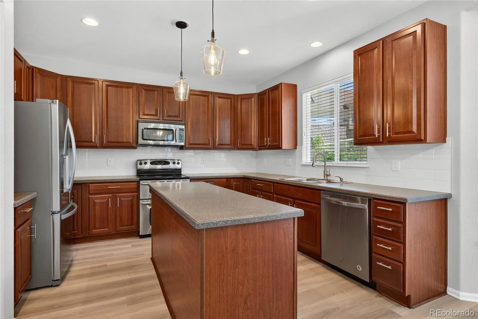 7218 S Ukraine Street Aurora CO 80016 MLS #REC6428632 05142026134532 1600 8