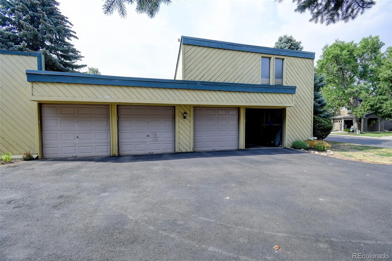 7857 S University Way Centennial CO 80122 | MLS #REC6438860 07192026133846 1600 22