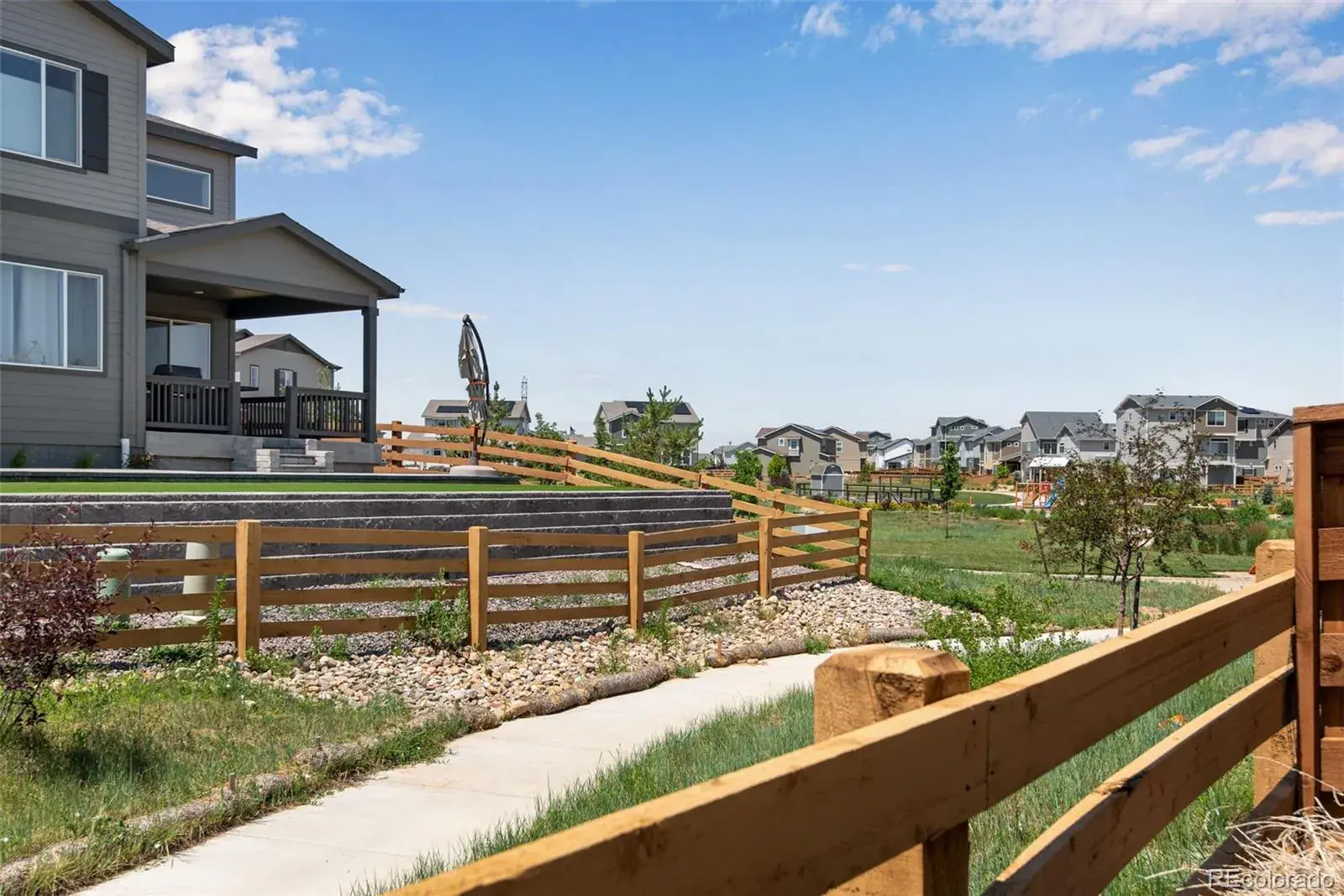 07042025040110 1600 14
