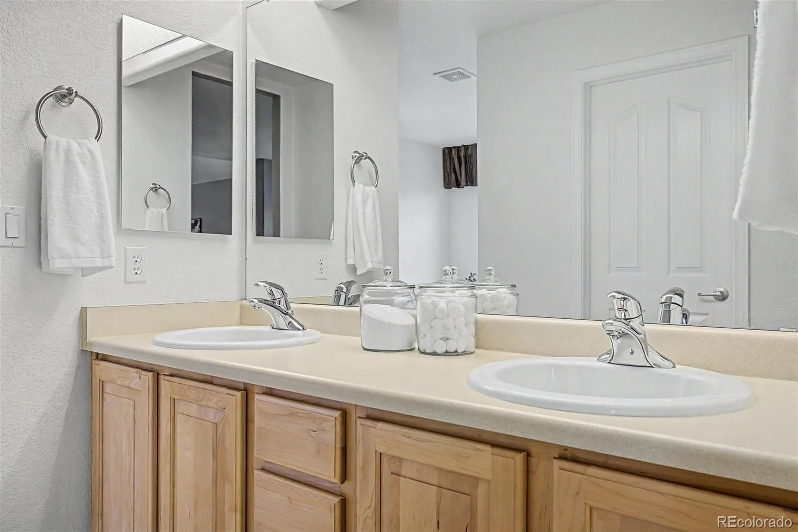 7318 S Millbrook Street Aurora CO 80016 | MLS #REC6439958 08052026143737 1600 27