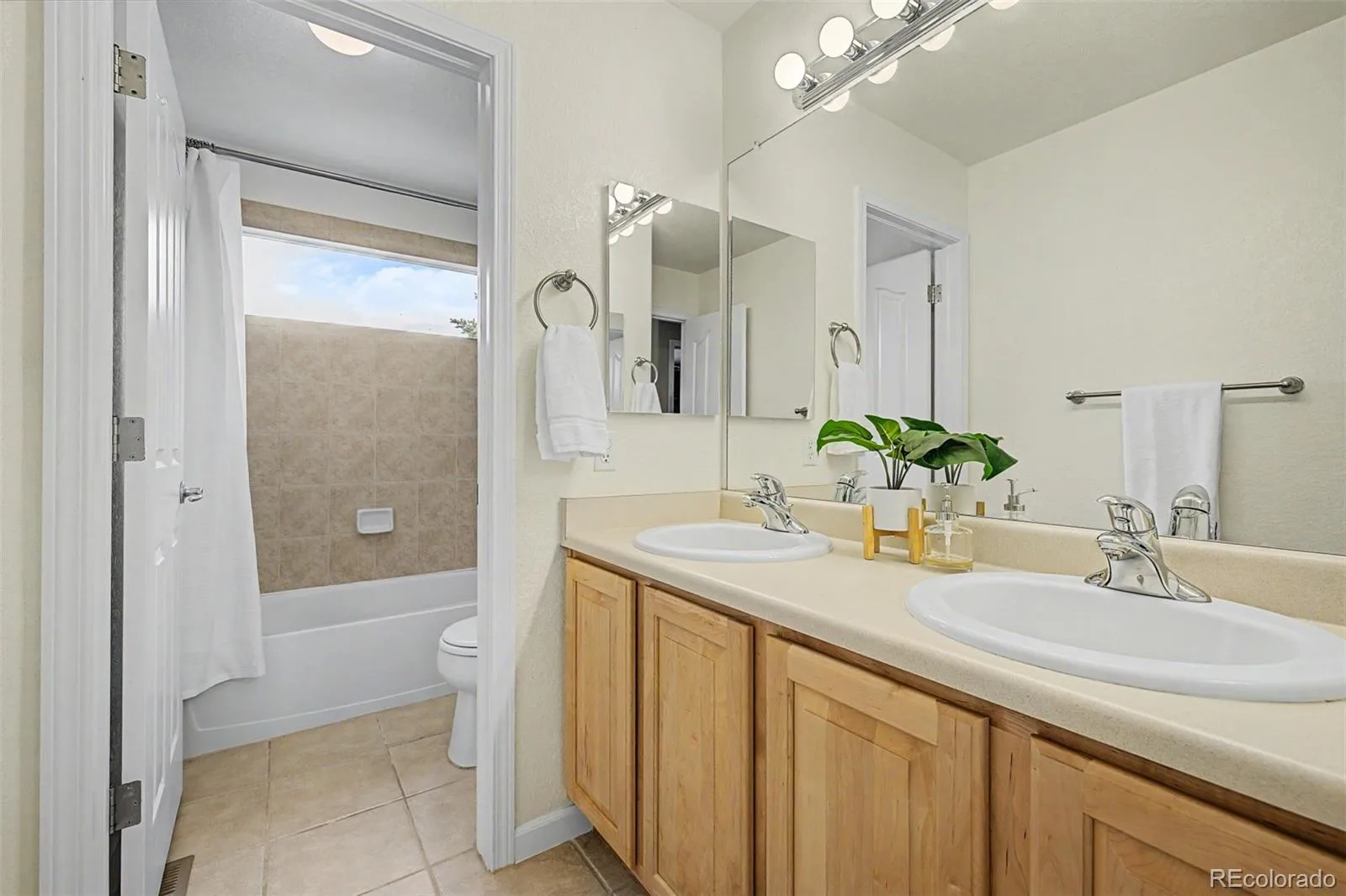7318 S Millbrook Street Aurora CO 80016 | MLS #REC6439958 08052026143737 1600 33