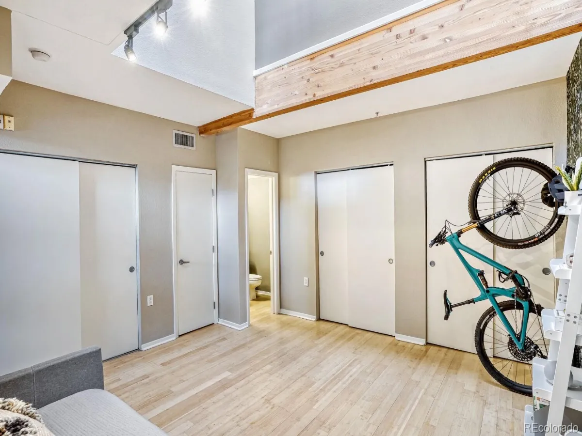 04032026185158 1200 16