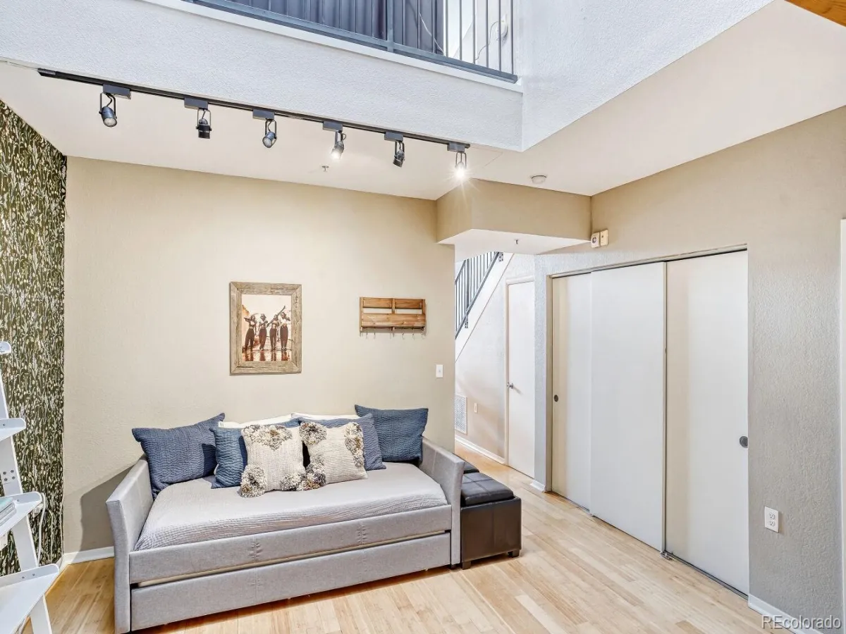 04032026185158 1200 18