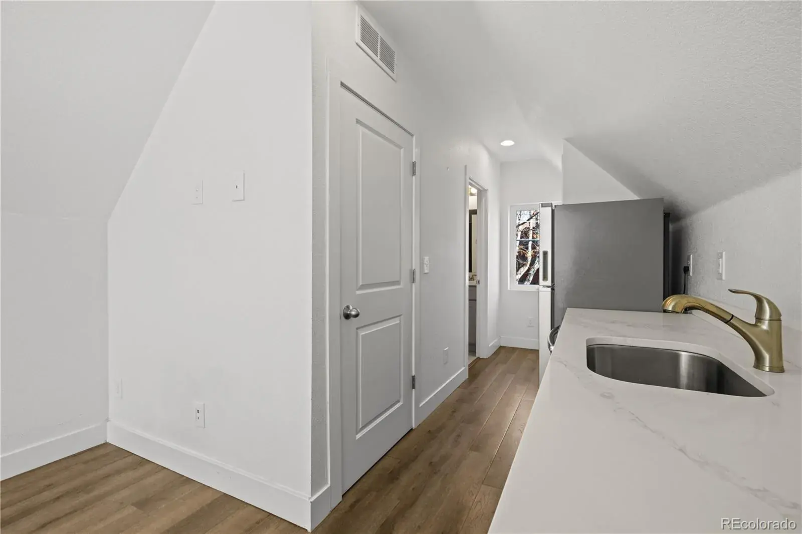 03032026165618 1600 32