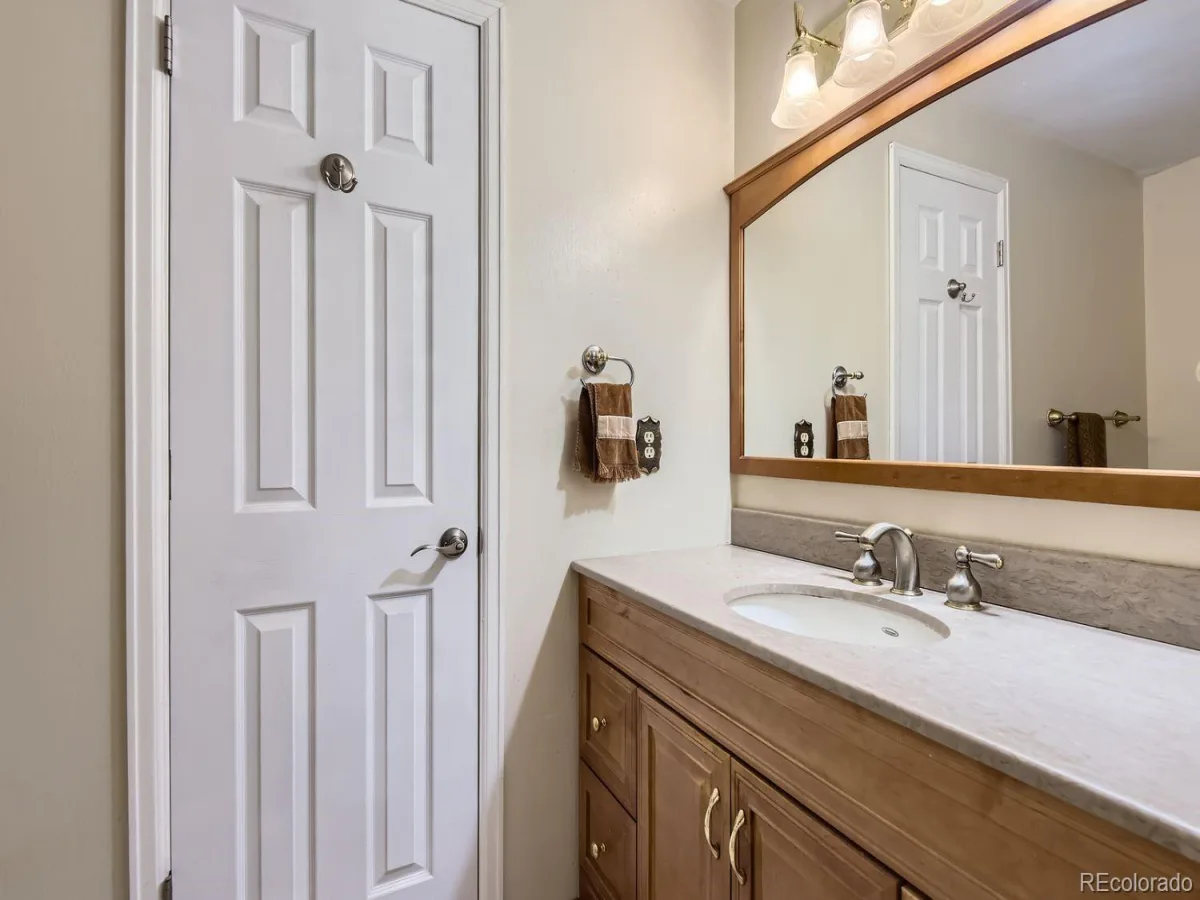 3724 S Poplar Street Denver CO 80237 | MLS #REC6448108 07202026232955 1200 17