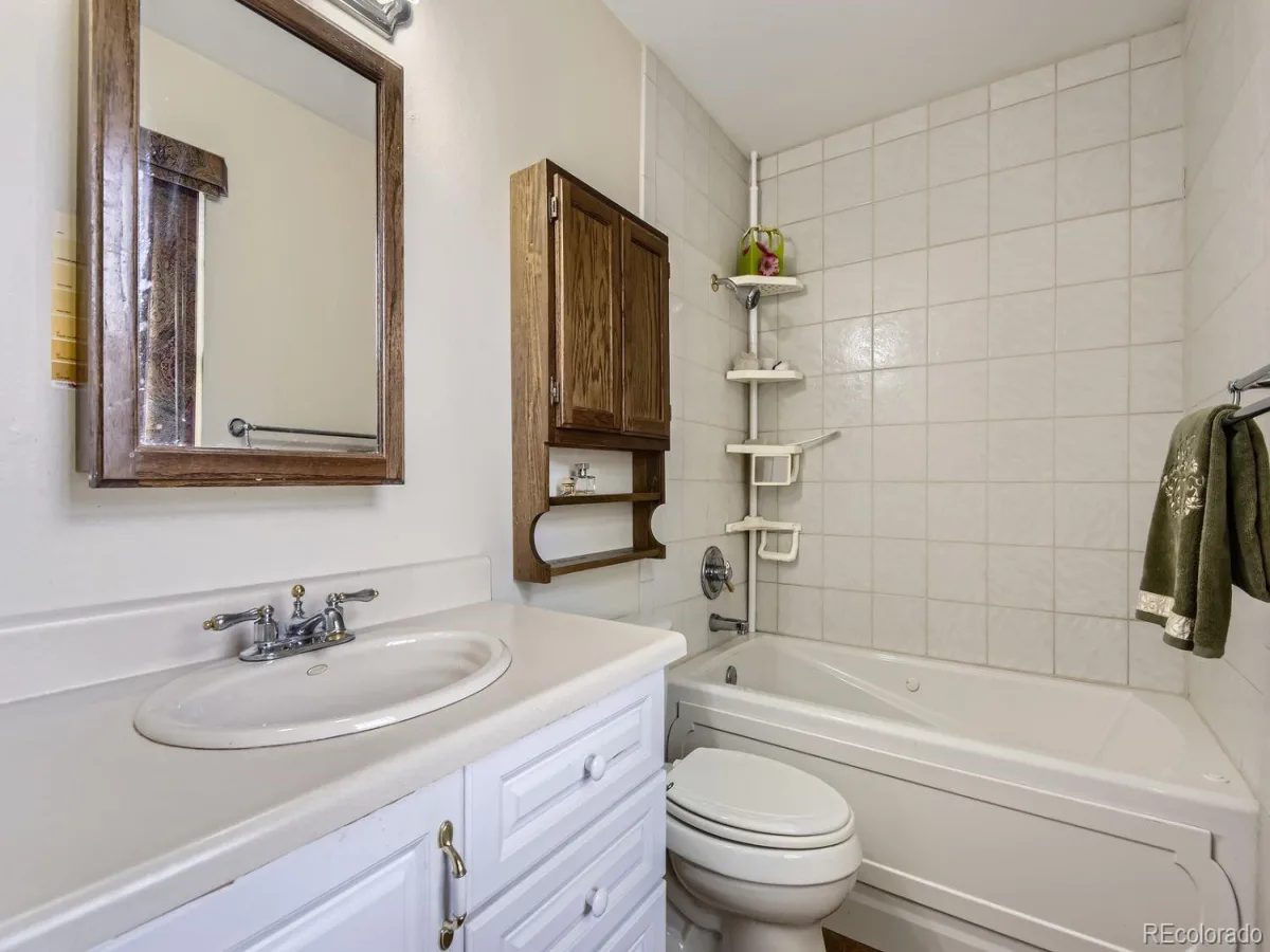 3724 S Poplar Street Denver CO 80237 | MLS #REC6448108 07202026232955 1200 19