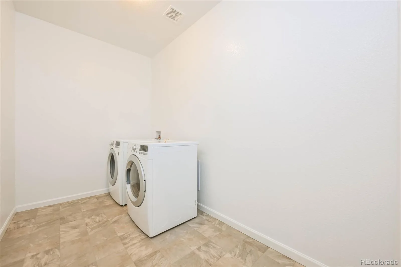 26770 E Cedar Avenue Aurora CO 80018 | MLS #REC6448758 08282026151552 1600 22