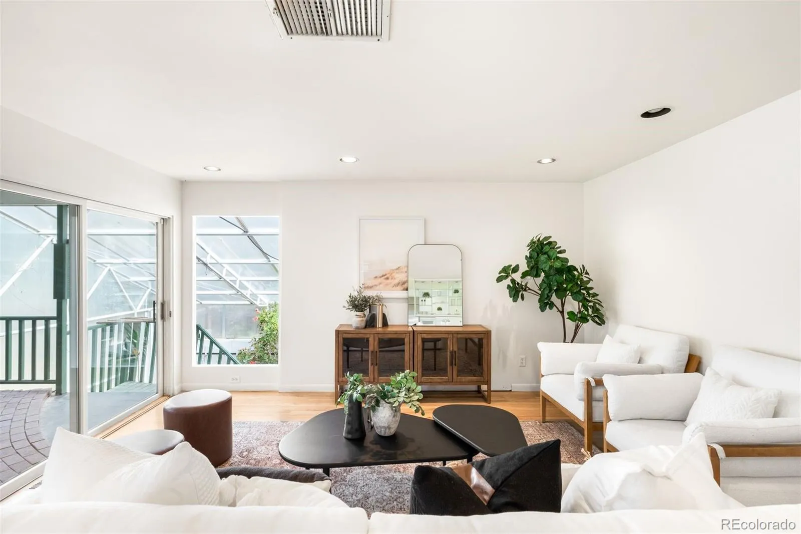 04102026152533 1600 16