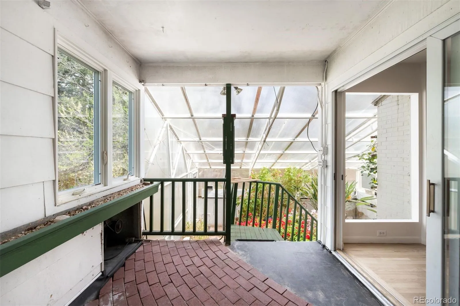 04102026152533 1600 18