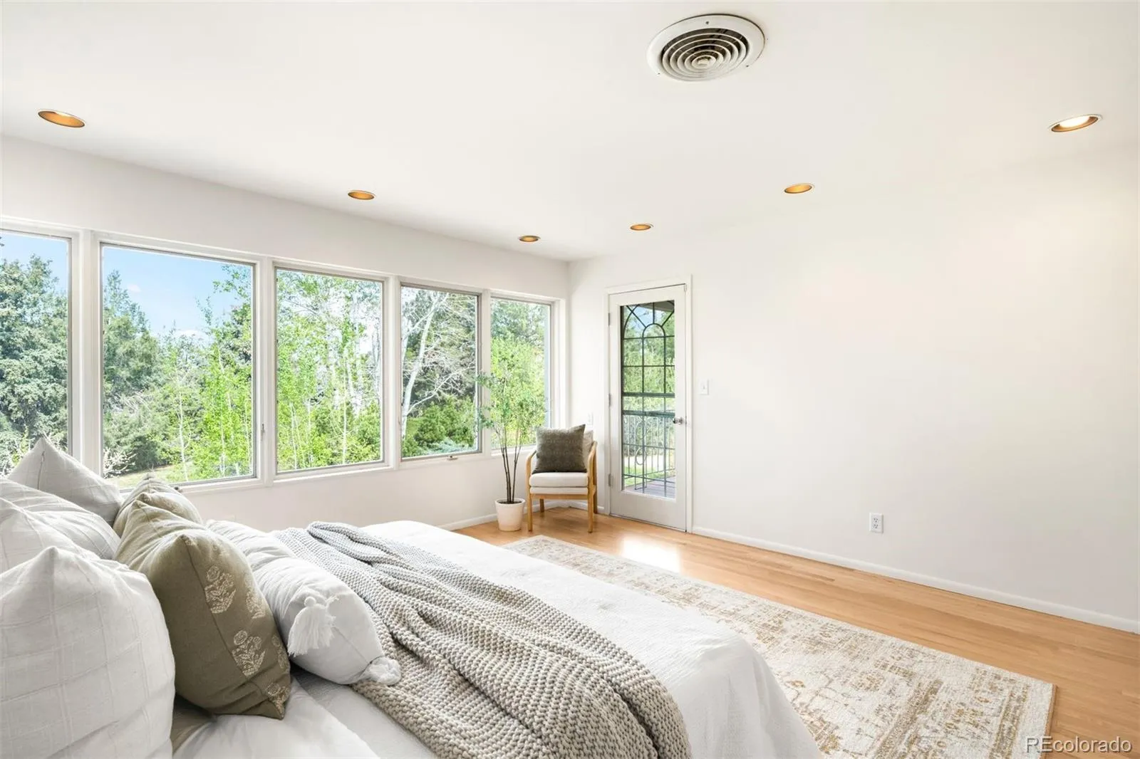 04102026152533 1600 20