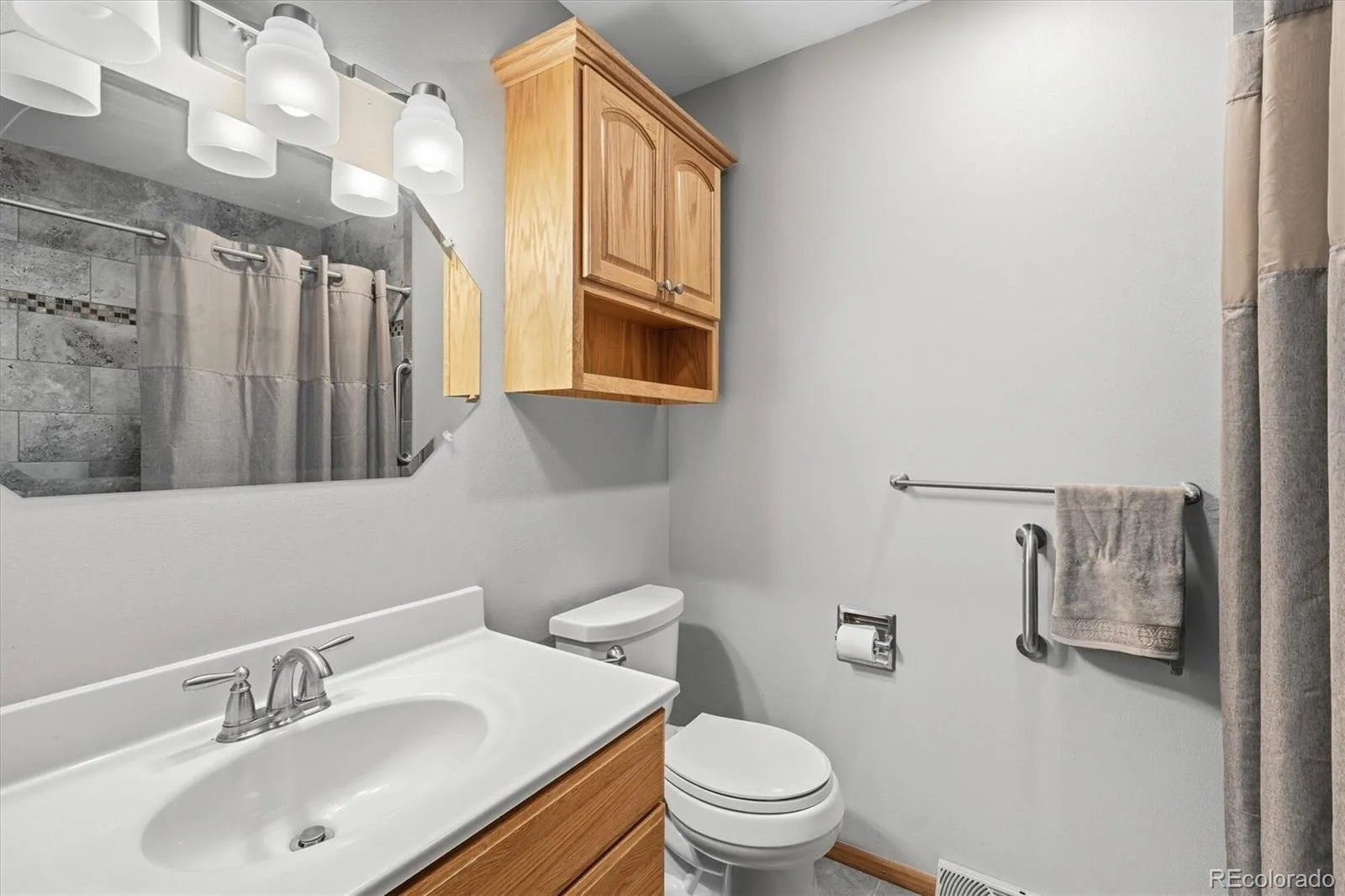11707 W Jewell Drive Lakewood CO 80228 MLS #REC6452499 07092026182400 1600 19