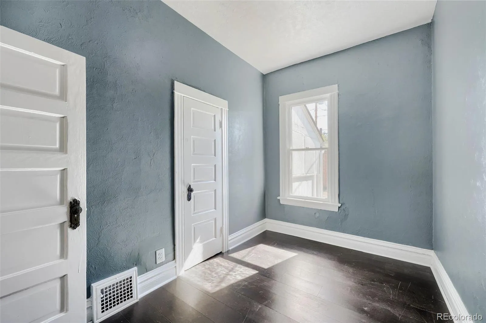 70 Fox Street Denver CO 80223 MLS #REC6459150 05142026235112 1600 19
