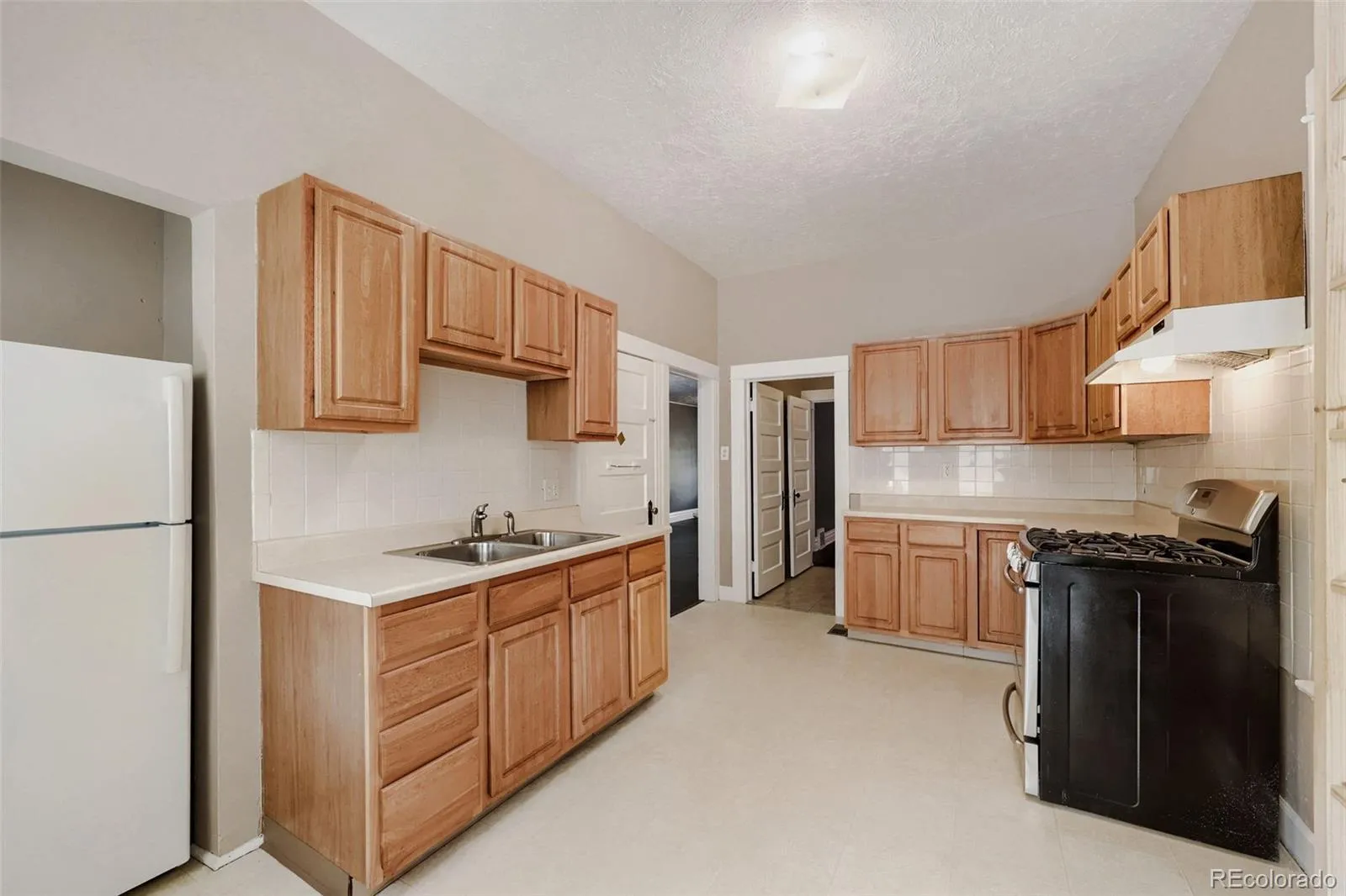 70 Fox Street Denver CO 80223 MLS #REC6459150 05142026235112 1600 3