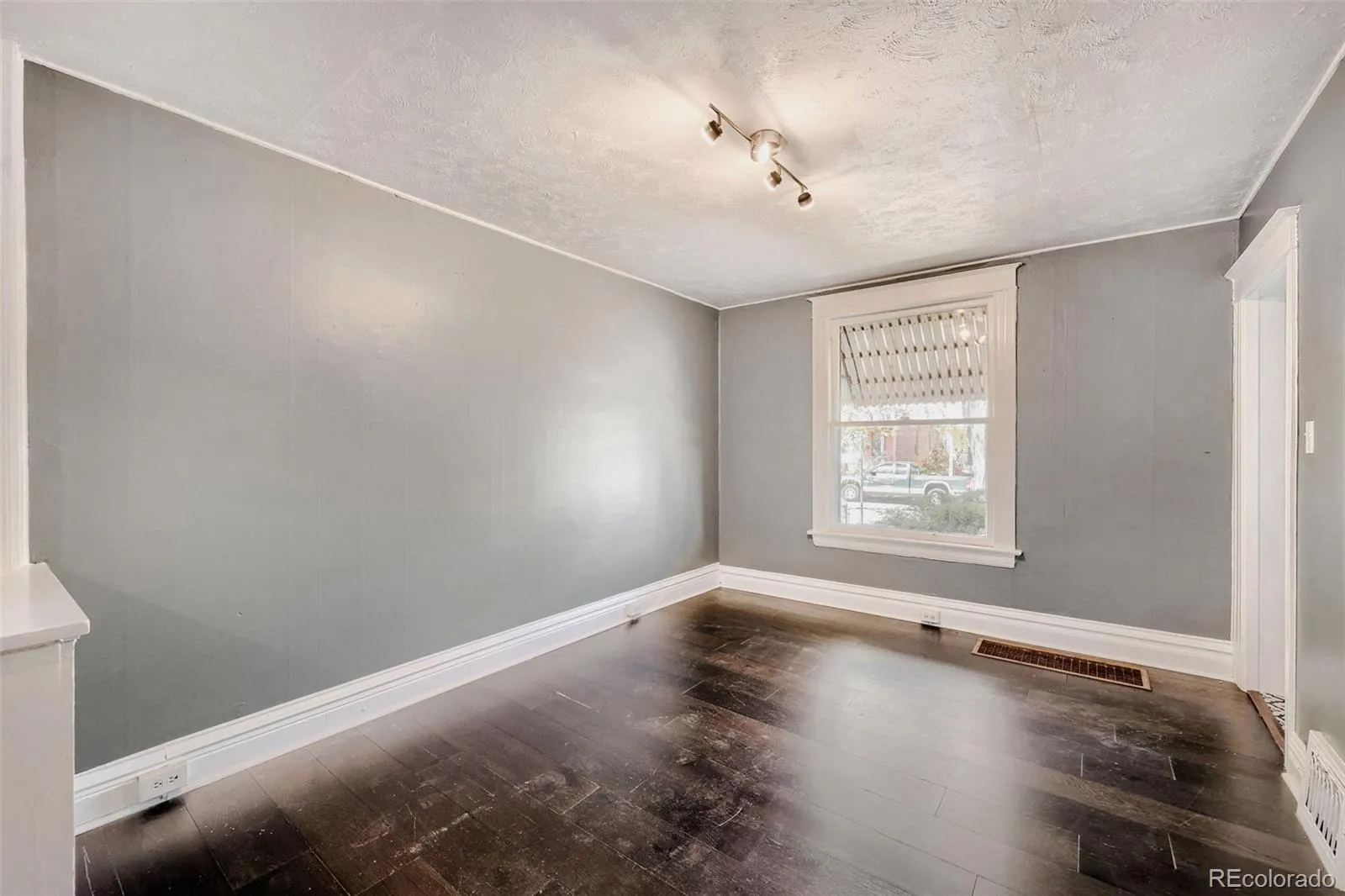 70 Fox Street Denver CO 80223 MLS #REC6459150 05142026235112 1600 7