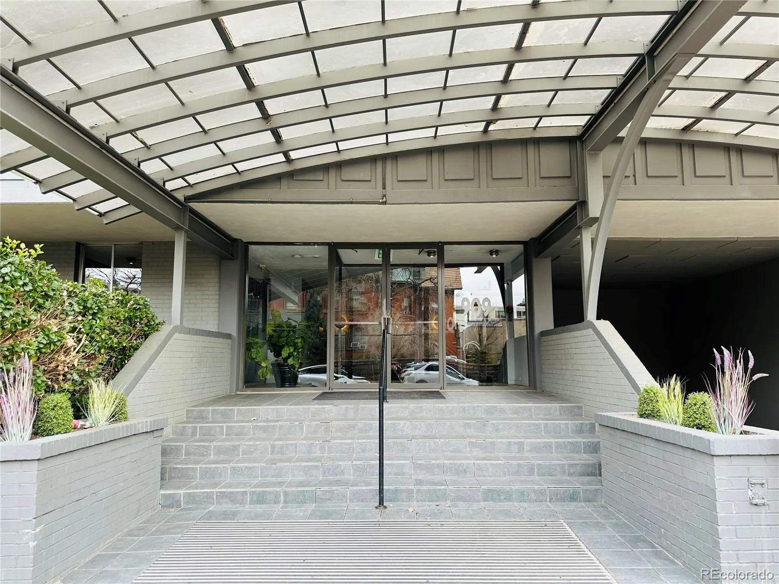 909 N Logan Street #6D Denver CO 80203 MLS #REC6459678 04282026163324 1600 20