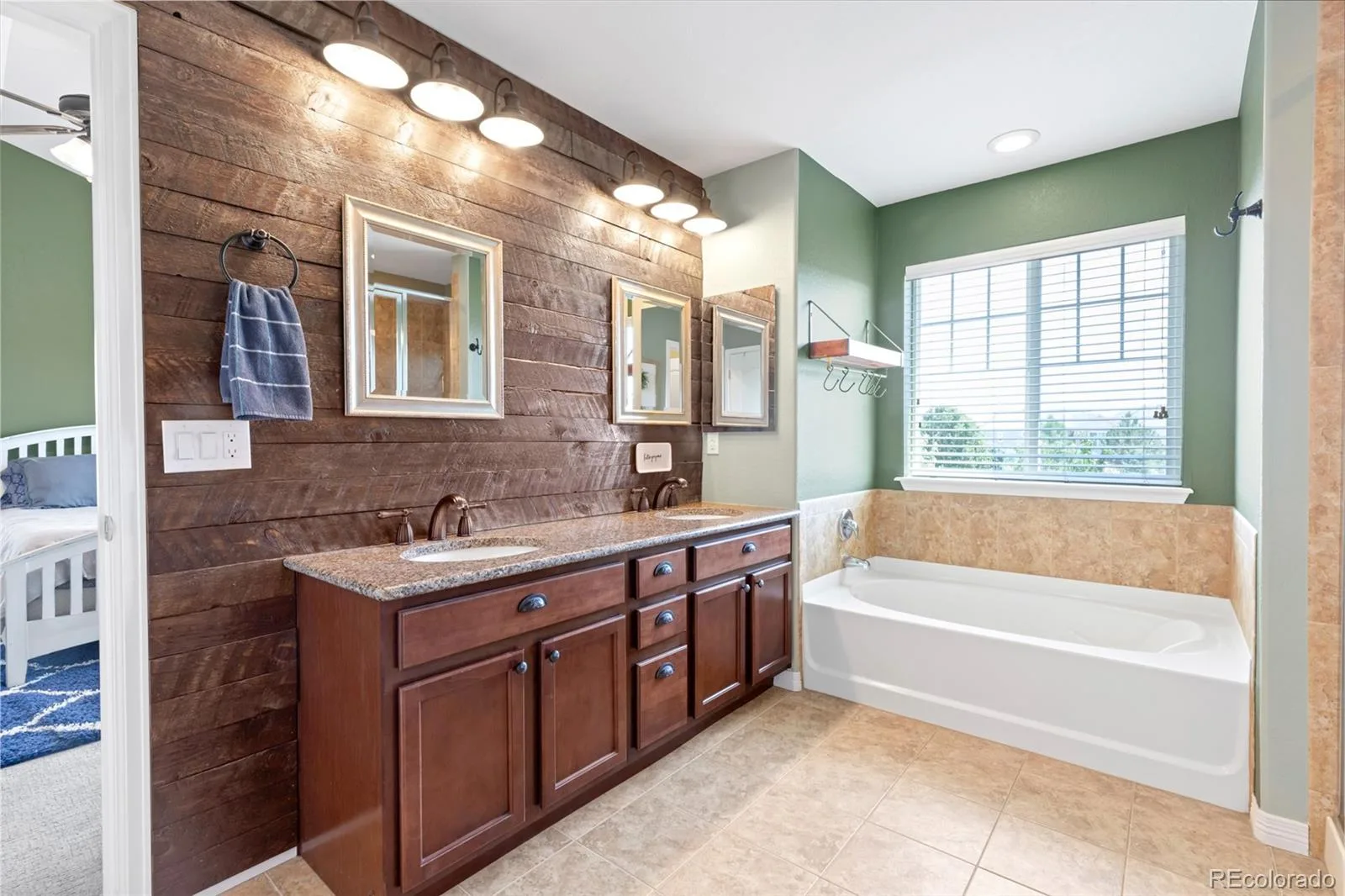 82 S Newbern Way Aurora CO 80018 | MLS #REC6464035 07242026182828 1600 13