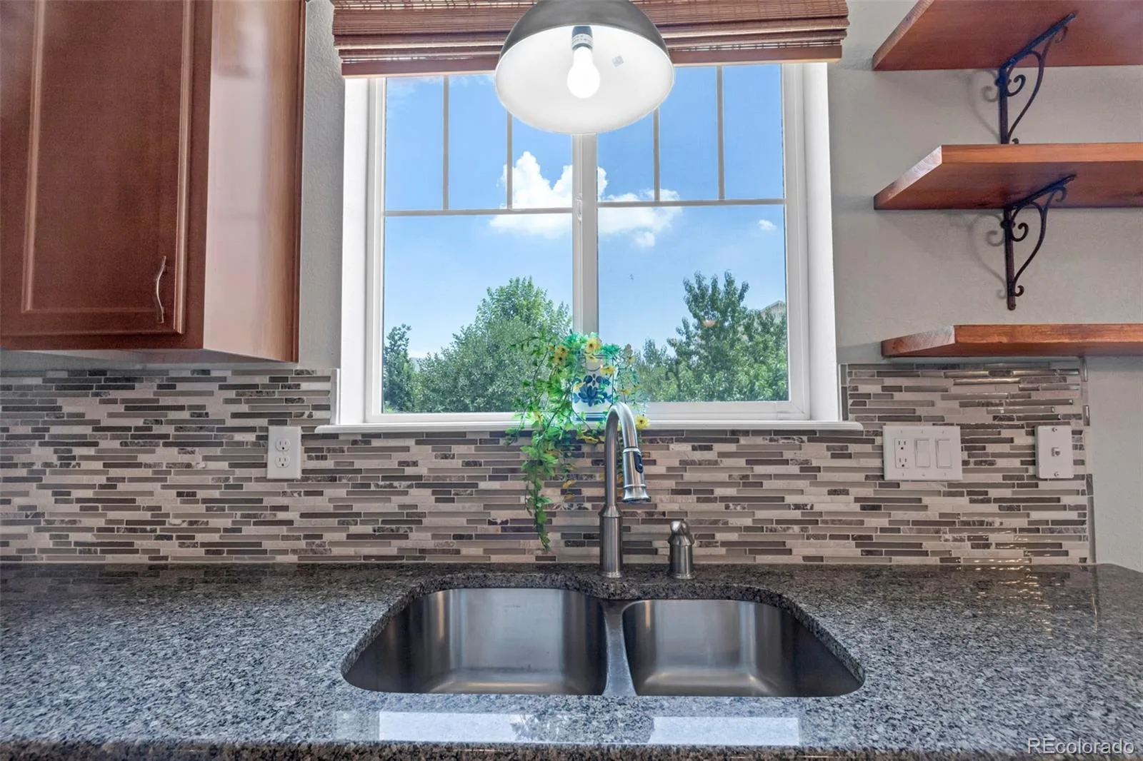 82 S Newbern Way Aurora CO 80018 | MLS #REC6464035 07242026182828 1600 27
