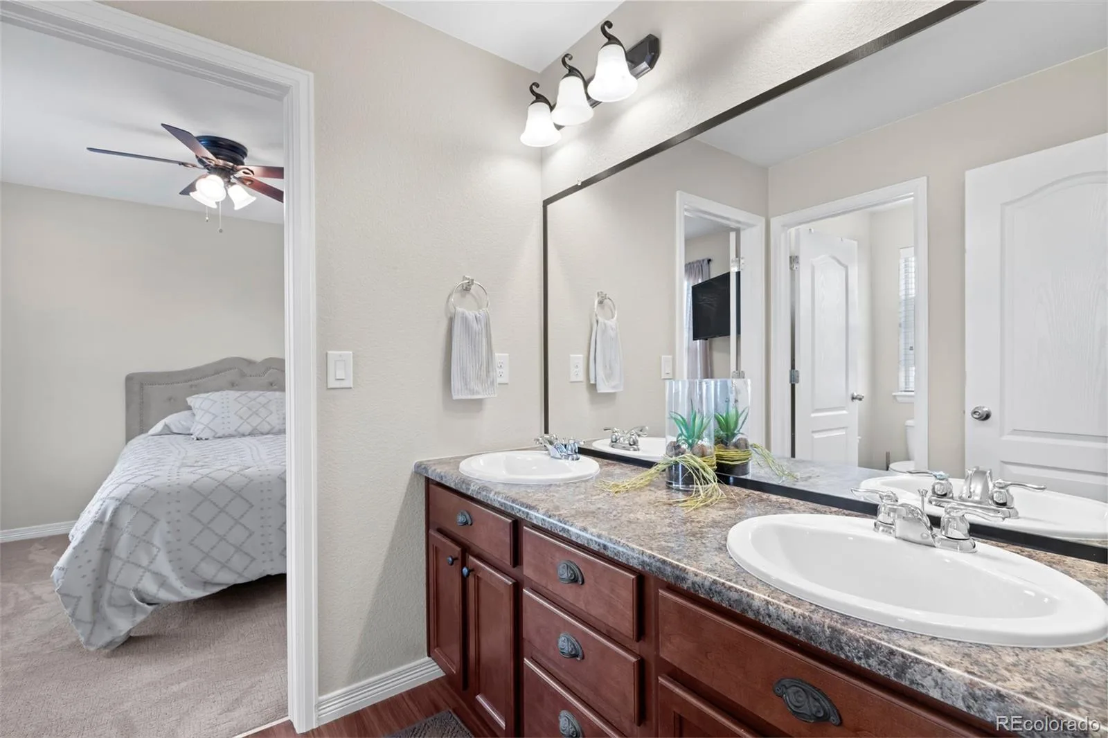 82 S Newbern Way Aurora CO 80018 | MLS #REC6464035 07242026182828 1600 4