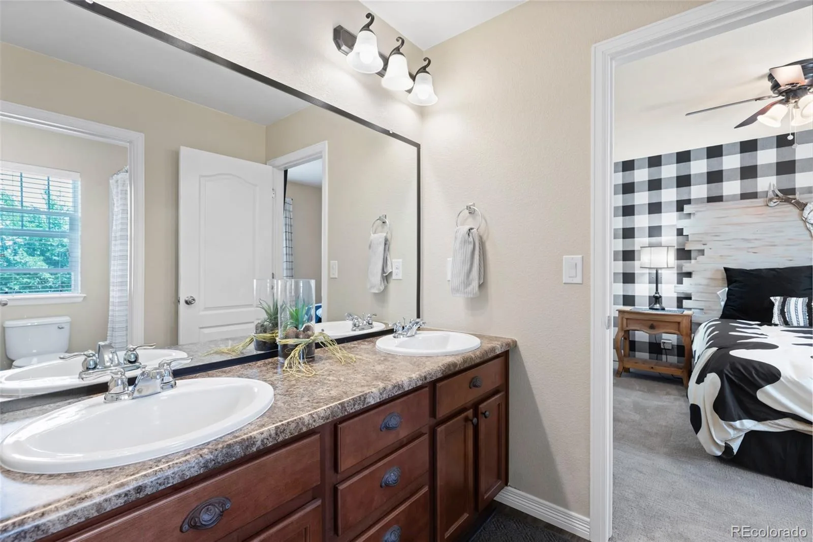 82 S Newbern Way Aurora CO 80018 | MLS #REC6464035 07242026182828 1600 5