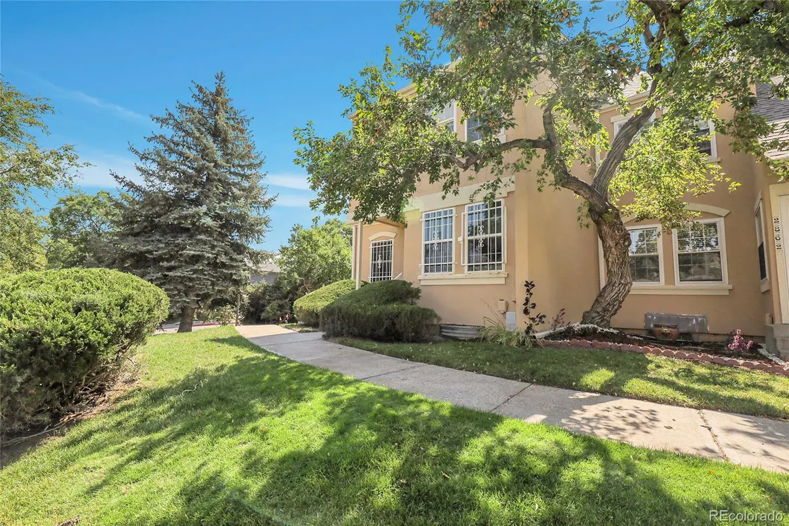 2864 S Vaughn Way Aurora CO 80014 | MLS #REC6470343 02032026192506 1600 1