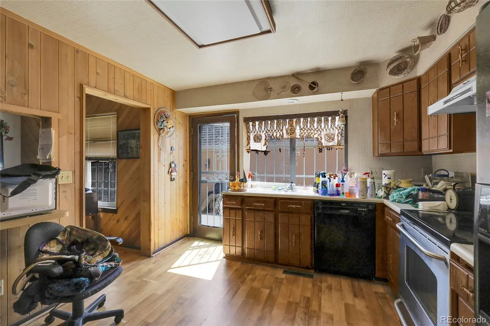 2864 S Vaughn Way Aurora CO 80014 | MLS #REC6470343 02032026192506 1600 8