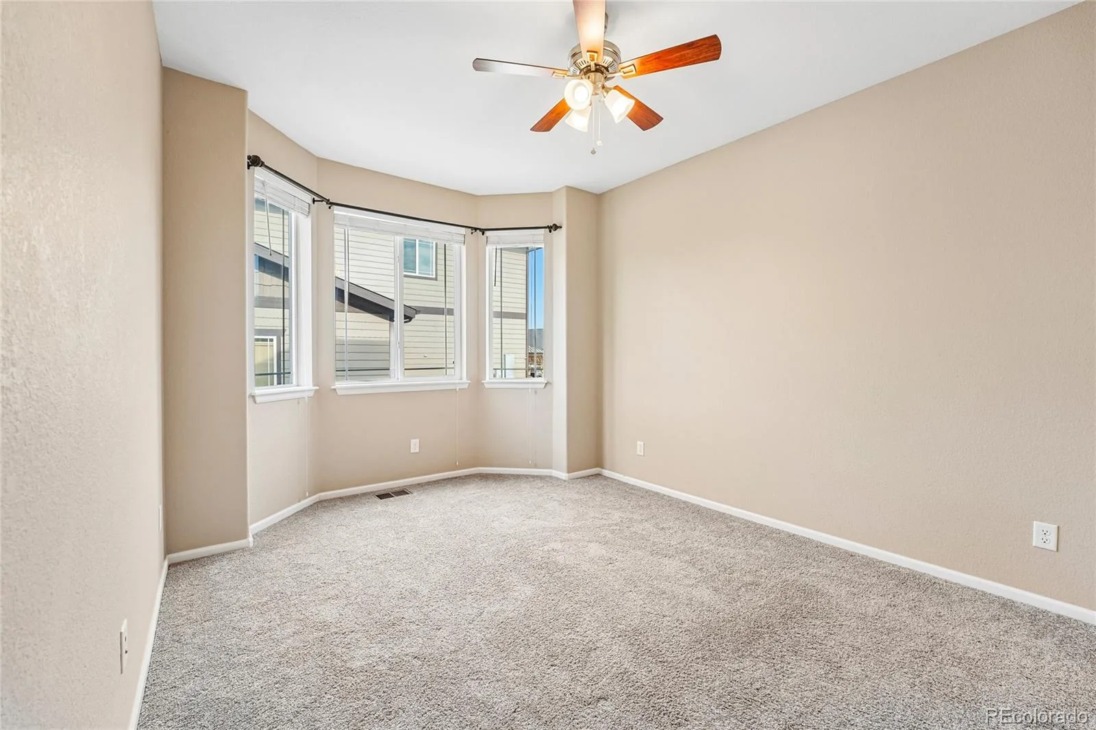 25147 E Ellsworth Place Aurora CO 80018 | MLS #REC6473195 08142026015357 1600 32