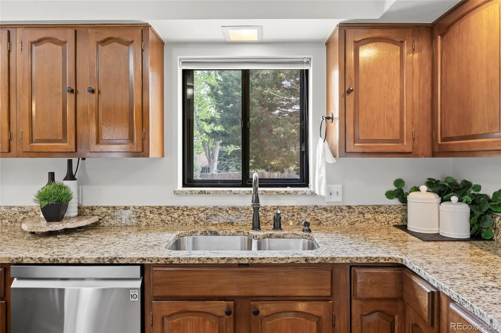 7386 S Ogden Way Centennial CO 80122 MLS #REC6473433 04302026183031 1600 11