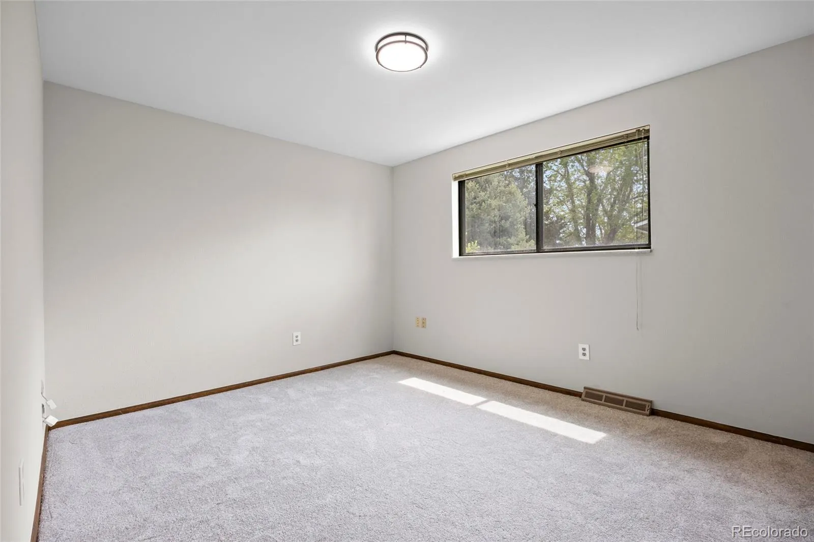 7386 S Ogden Way Centennial CO 80122 MLS #REC6473433 04302026183031 1600 27