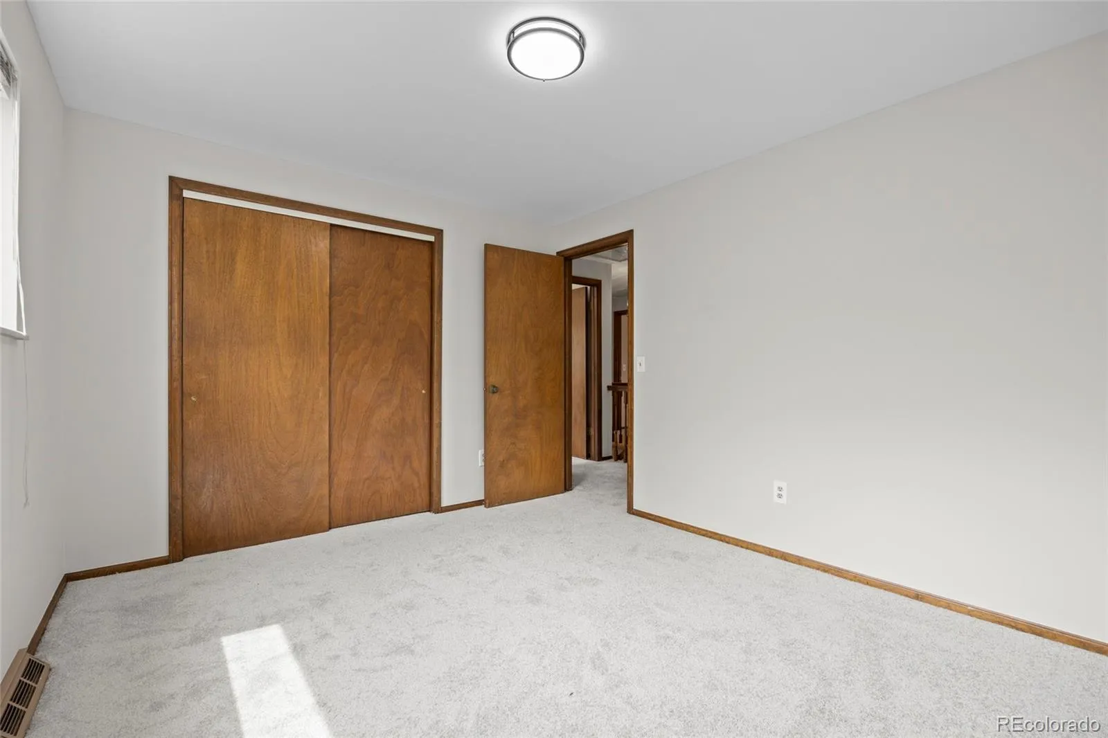 7386 S Ogden Way Centennial CO 80122 MLS #REC6473433 04302026183031 1600 28