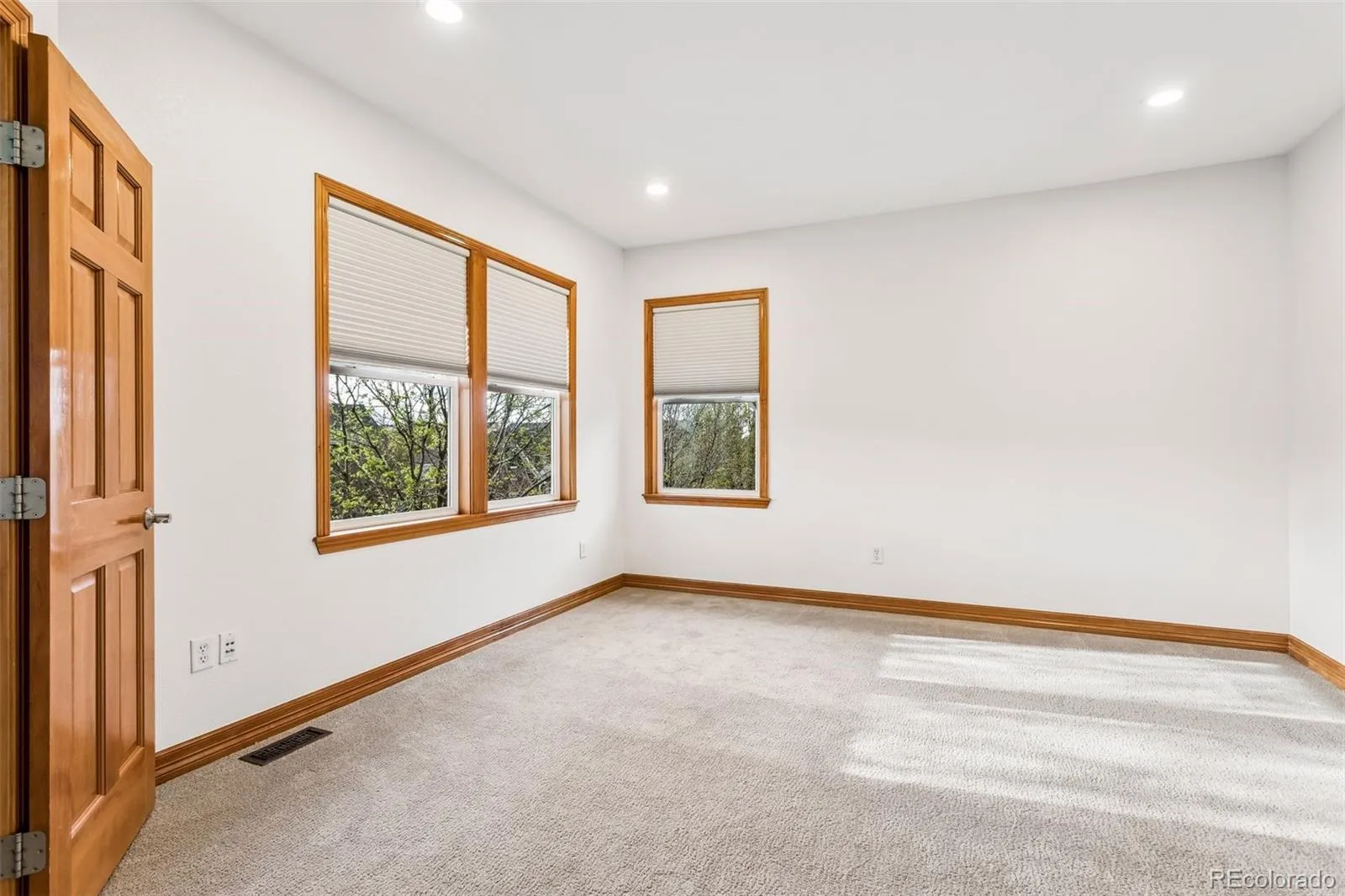 04222026230425 1600 30