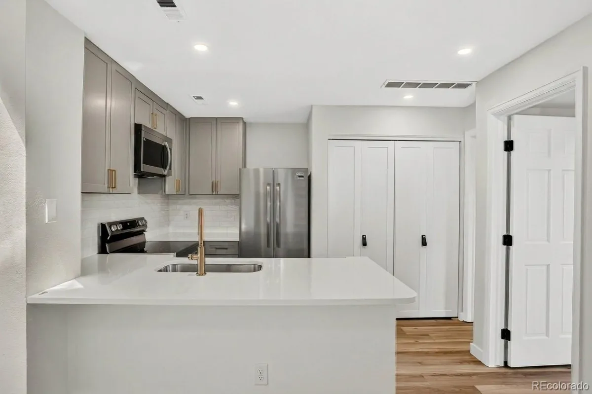 804 S Vance Street #C Lakewood CO 80226 | MLS #REC6483794 08242026161104 1200 10