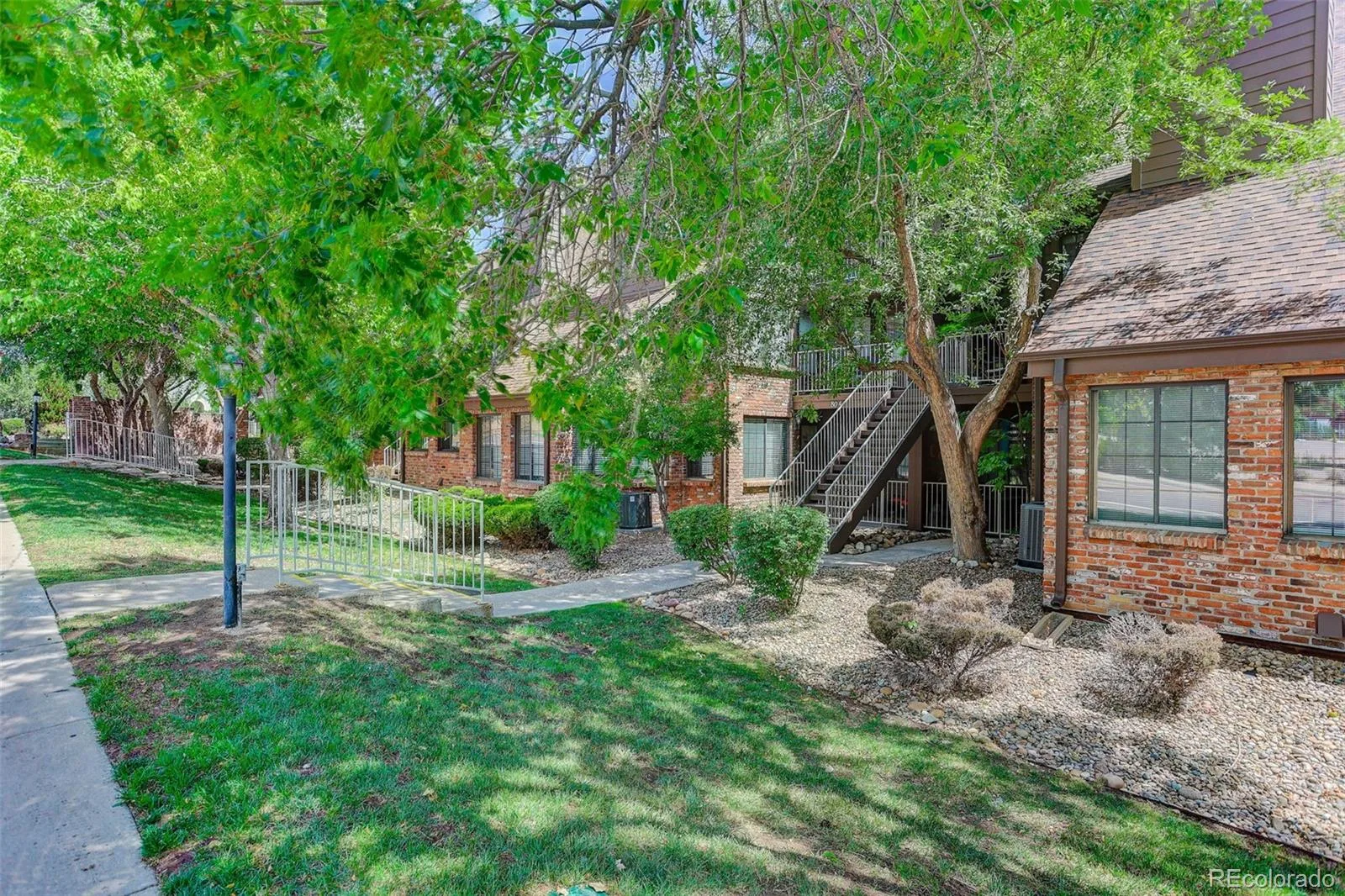 804 S Vance Street #C Lakewood CO 80226 | MLS #REC6483794 08242026161104 1600 19